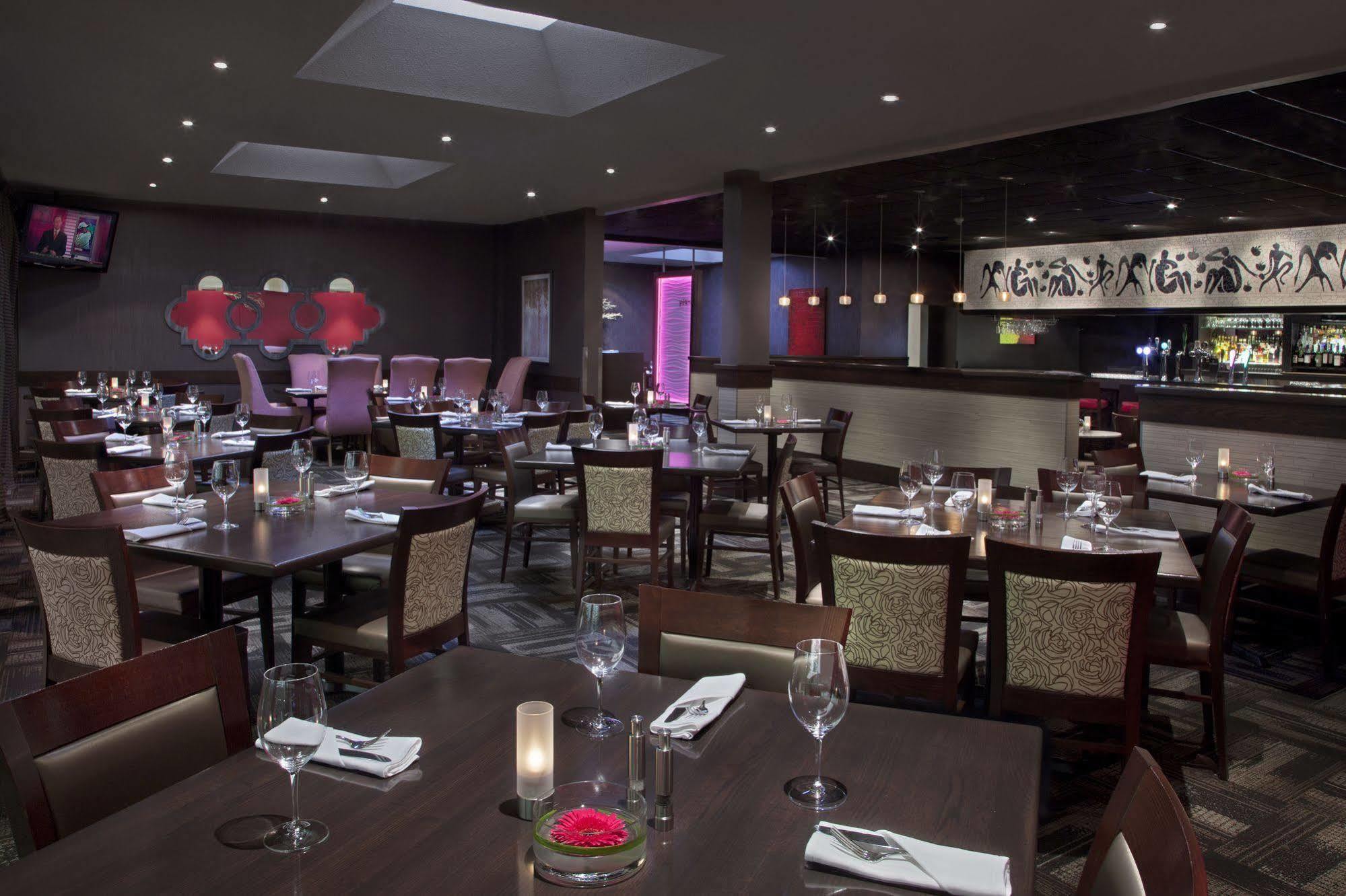 White Oaks Conference & Resort Spa Ниагара-он-те-Лейк Экстерьер фото Interior of a restaurant